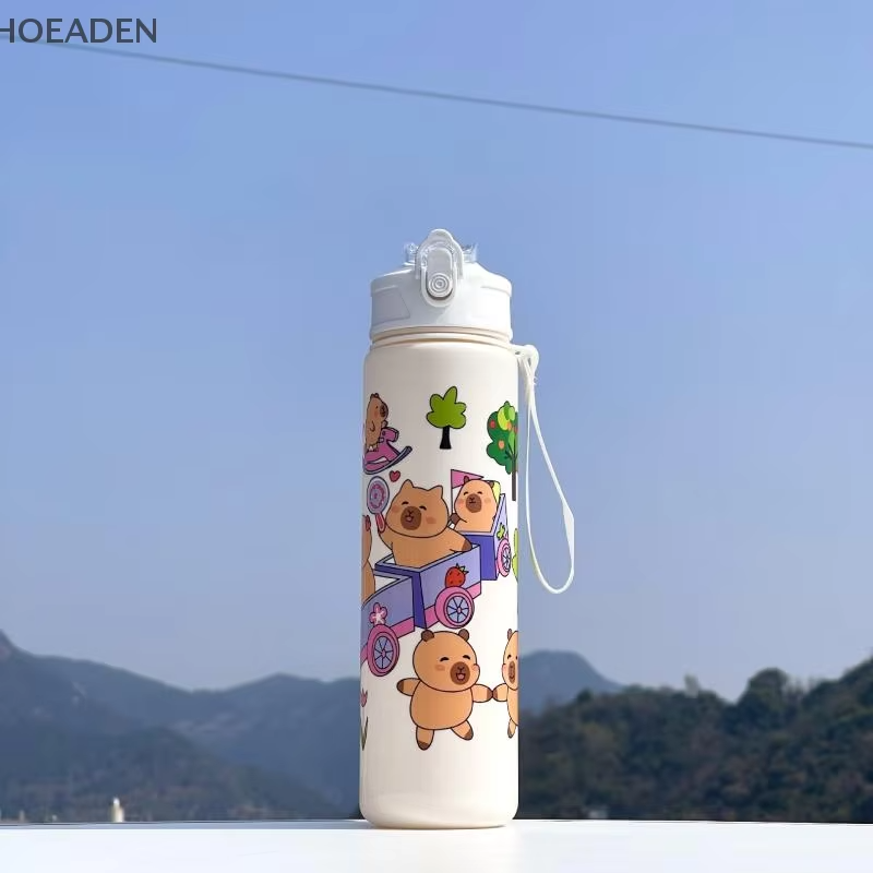 This cute capybara water bottle is 800ml, which makes it perfect for daily use with a straw. - Image 4