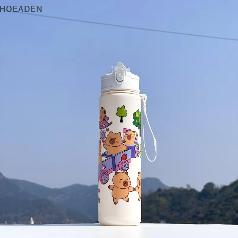 This cute capybara water bottle is 800ml, which makes it perfect for daily use with a straw. - Image 2