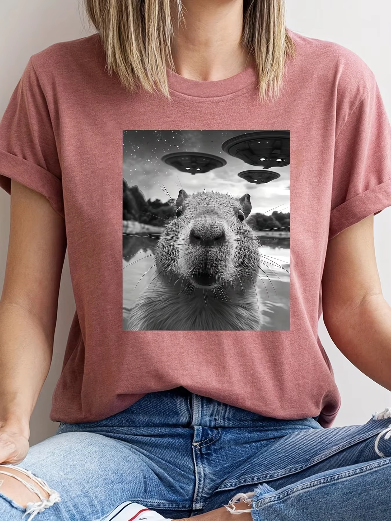 Women's Clothing: Casual Short Sleeve T-Shirt with Pop Capybara Print for Spring and Summer - Image 3