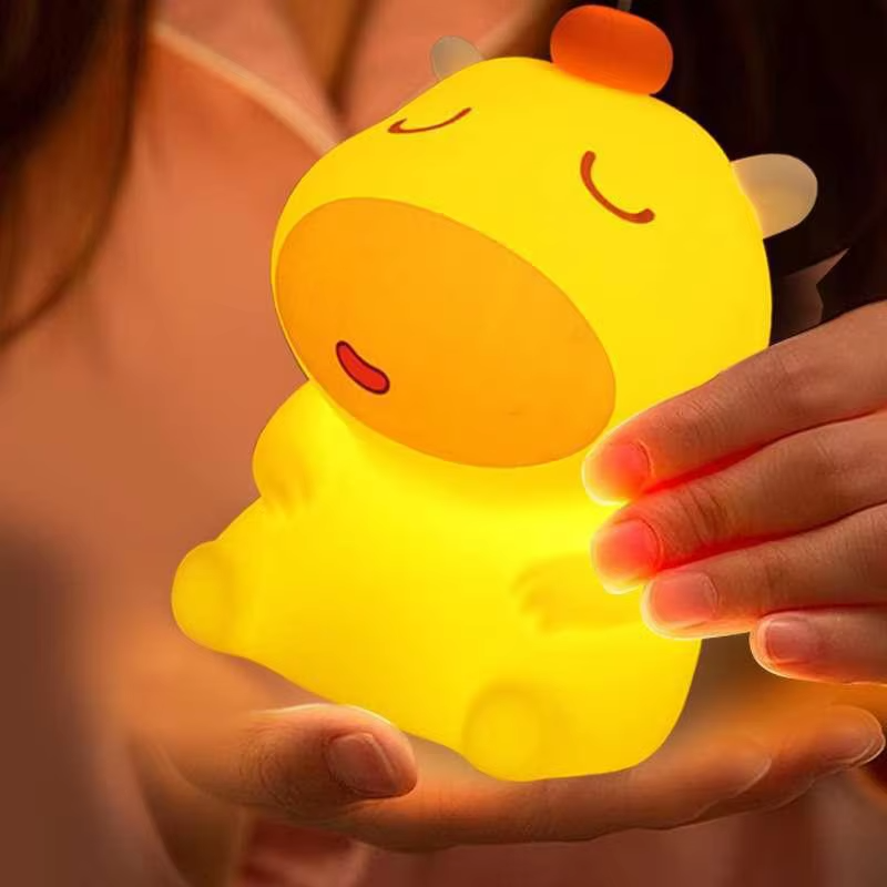 USB Desktop Capybara Lulu Night Light, Kids Custom LED Silicone Night Light Hobbyroom Decoration, Indoor Office Lamp, Gift idea for Children