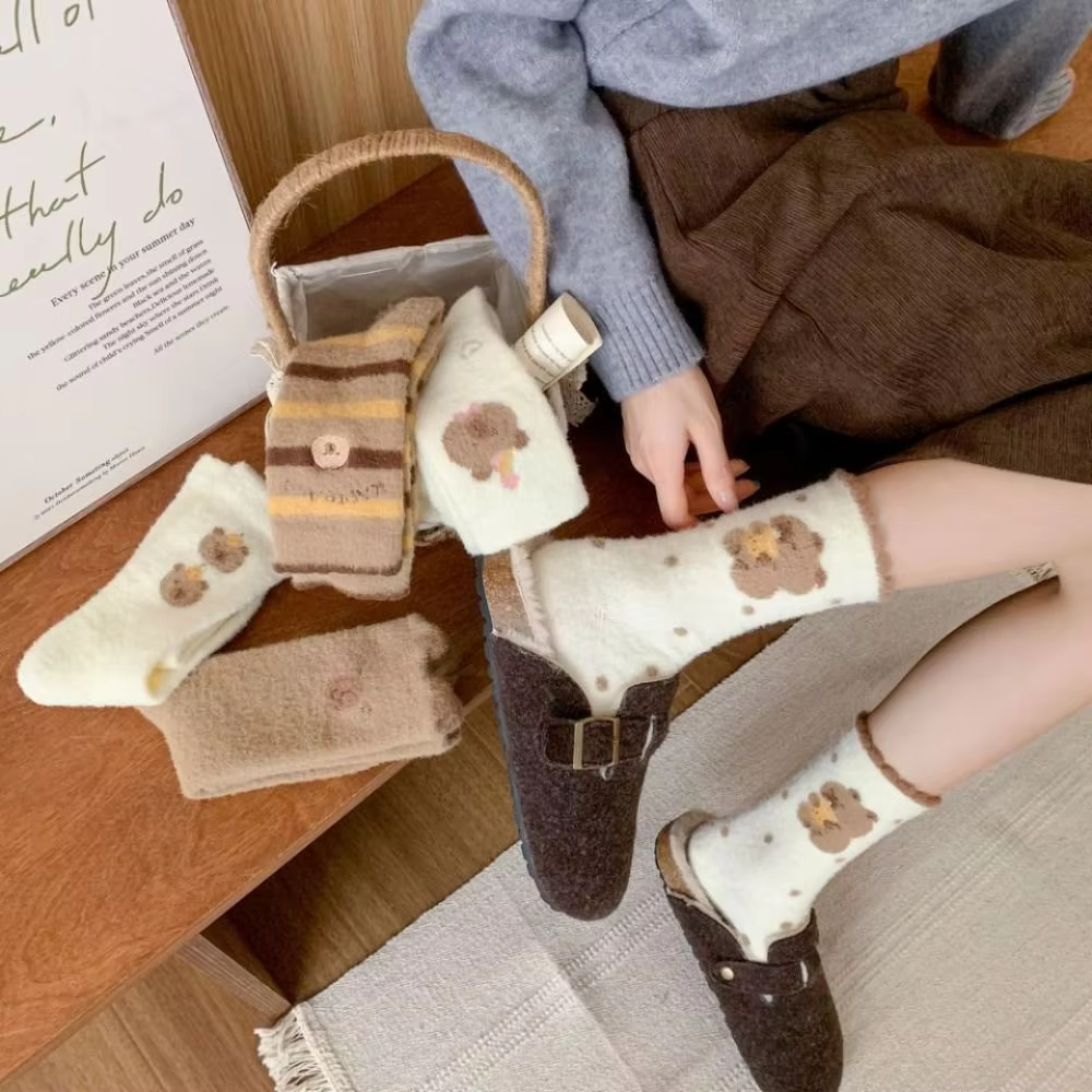 Cuddly Cartoon Anti-Slip Floor Sleep Socks with Stylish, Thick, Thermal Capybara Socks for Women and Girls